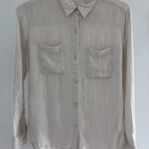Aritzia Talula Button up top size XS - Picture 2 of 3